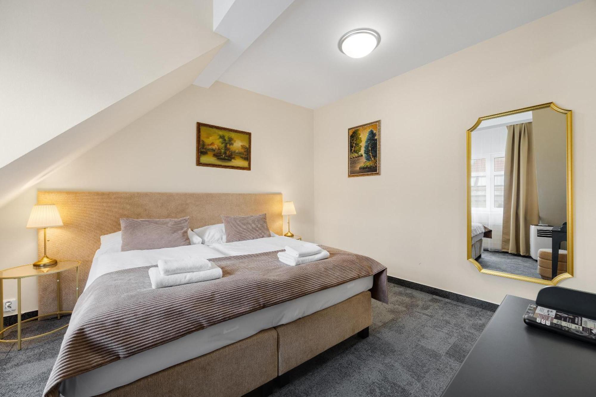 Hotel Reverie - Dependance, Check-In At Metropolitan Star Bratislava Exteriör bild