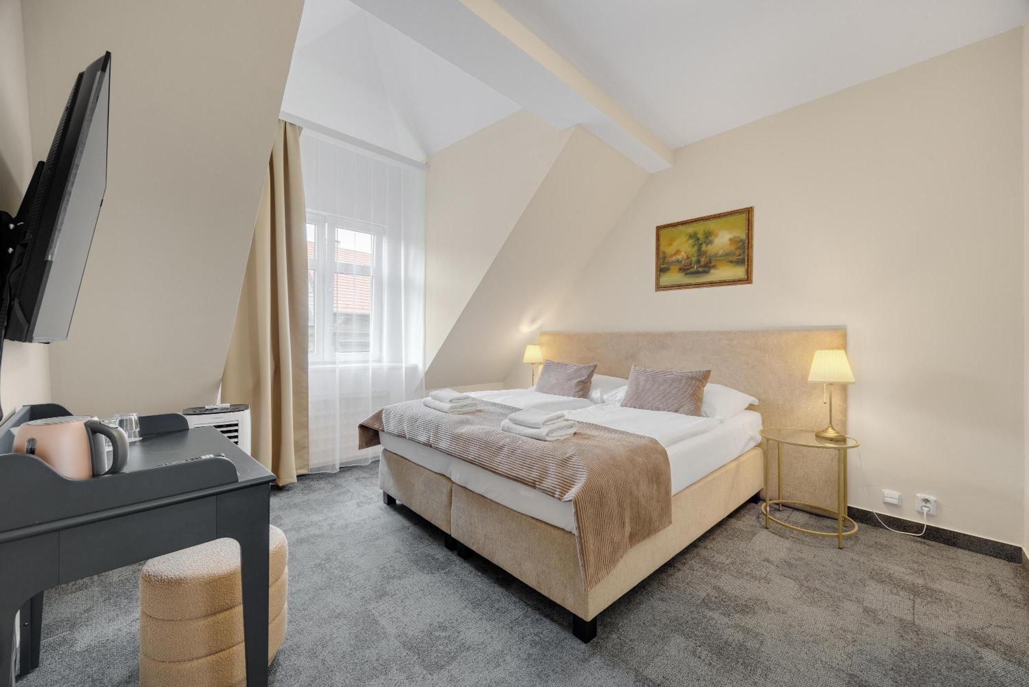 Hotel Reverie - Dependance, Check-In At Metropolitan Star Bratislava Exteriör bild