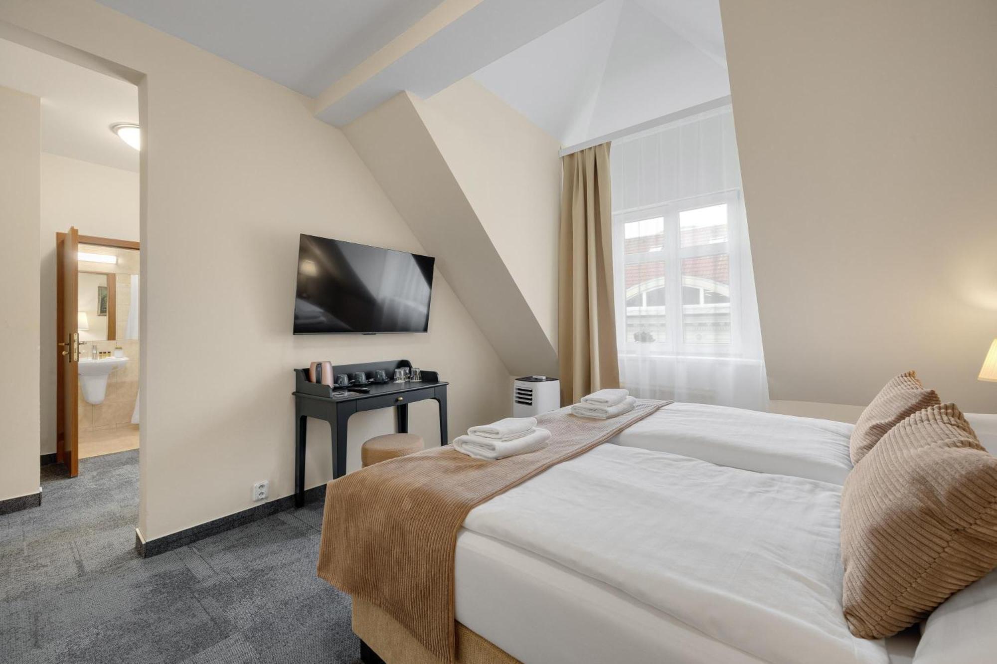 Hotel Reverie - Dependance, Check-In At Metropolitan Star Bratislava Exteriör bild