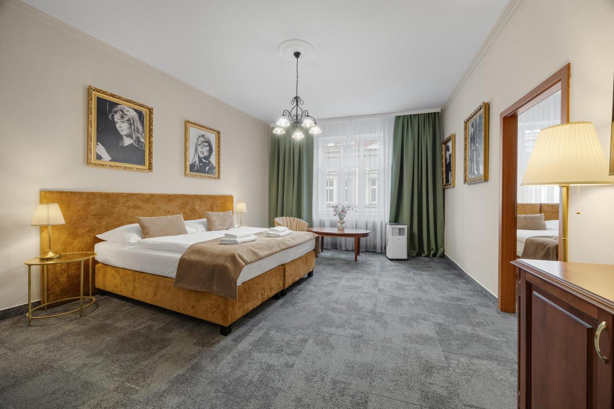 Hotel Reverie - Dependance, Check-In At Metropolitan Star Bratislava Exteriör bild