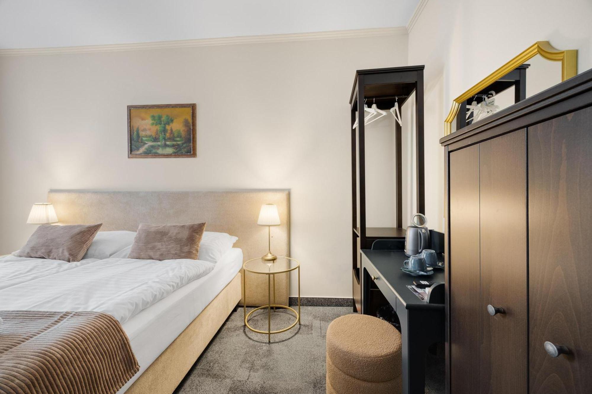 Hotel Reverie - Dependance, Check-In At Metropolitan Star Bratislava Exteriör bild
