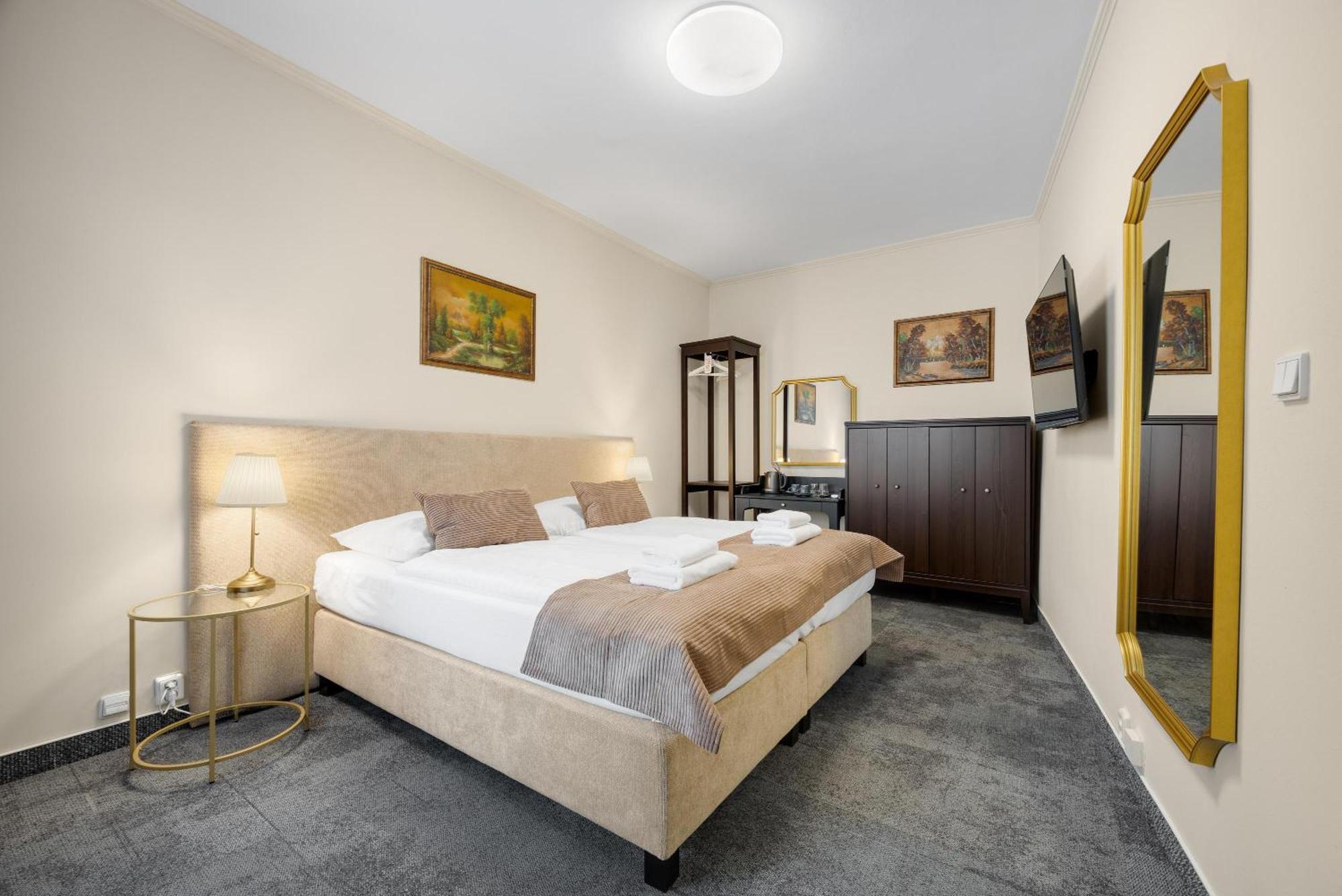 Hotel Reverie - Dependance, Check-In At Metropolitan Star Bratislava Exteriör bild